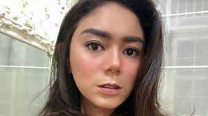 Keputusan thalita latief untuk membawakan lagu dangdut bukanlah tanpa resiko, keraguan sempat menghantui benaknya. Gugat Cerai Dennis Lyla Thalita Latief Hanya Minta Hak Asuh Anak Herstory