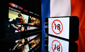 Personne nen parle, tout le monde regarde: laddiction au porno abordée  au lycée