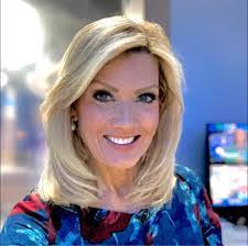 Laura Gollnick's Instagram, Twitter & Facebook