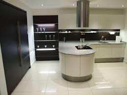 La Cuisine Arrondie Dans 41 Photos Pleines D Idees Cuisine Moderne Blanche Mobilier De Salon Cuisines Design