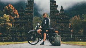 Hakim pn surabaya menyatakan gus nur terbukti bersalah dalam kasus penghinaan dan pencemaran nama baik. Only 160 Thousand Foreign Tourists In Indonesia In June 2020