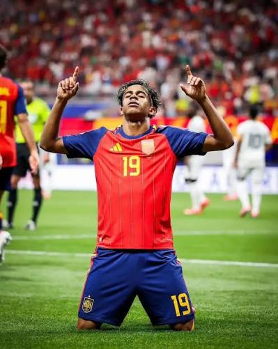 🚨 NUNO MENDES HAS SHUT DOWN LAMINE YAMAL IN BACK-TO-BACK GAMES AT BOTH CLUB & INTERNATIONAL LEVEL! 🗿🤯🔥🇵🇹 Nuno Mendes has now… 🎖️ Claimed MOTM vs Spain in the UEFA Nations League