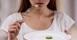 La dieta per l'anoressia deve opporsi ad un rifiuto totale di mangiare, ragion per cui, talvolta, un solo cucchiaio di minestra in più rappresenta una grande conquista. Anoressia Nervosa In Eta Evolutiva Sintomi Cause E Trattamento