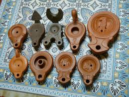 Epingle Par Matthieu Carre Sur Poterie Lampe A Huile Lampe A Huile Lampe