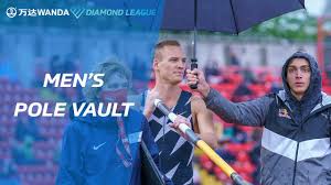 Sam kendricks and mondo duplantis at the wanda diamond league in gateshead (© matthew quine / diamond league ag) if there is an image to epitomise the camaraderie within the pole vault, the photograph of mondo duplantis holding an umbrella over sam kendricks to protect him from the gateshead elements would be it. Sam Kendricks Beats Mondo Duplantis In The Rain In Gateshead Pole Vault Wanda Diamond League Youtube