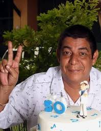 'sou um carioca que não gosta de praia e nem de sol, eu passo mal' Zeca Pagodinho Luta Para Ter Direito A Um Copo De Cerveja Na Festa De 50 Anos