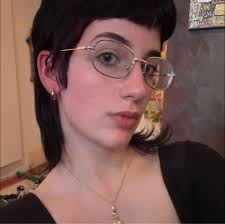 Hiiii can anyone tell me around what time shows are ending? My partner and  I are debating taking the train or driving to the Chicago show from an hour  and a half