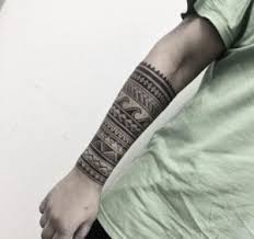 Männer tattoos oberarm tattoo ideen unterarm halbarm tattoos tattoo junge maorie tattoo vorlagen samoanische tattoos polynesische tätowierungen tattoo bedeutungen philippinische tattoos. Korperteile Archives Thewildtrens Com