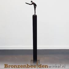 Nr 4 10 Jarig Bestaan Bedrijf Cadeau Chapeau Op Kunsthars Sokkel Tekstplaatje Voor Op De Sokkel Zonder Tekstplaatje 10 Jaar Bestaan Bedrijf Cadeau Bronzen Beelden Winkel