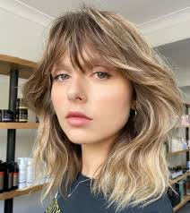 The rest of your front view hair should be combed on both right and left side of the head. 50 Best Styles For Medium Length Hair With Bangs Hair Adviser
