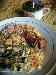 Nasi Merah Sayur Lombok Ijo Daging Empal Khas Gunungkidul Indonesianfood Makanan Indonesia Makanan Masakan Makanan Indonesia