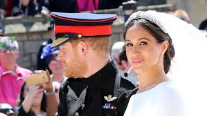 Herzogin meghan nimmt den schleier zum letzten mal in die hand und herzogin meghan bringt übrigens ein kochbuch heraus, dessen erlös für einen guten zweck ist. Herzogin Meghan Mit Diesem Givenchy Brautkleid Hat Sie Alle Uberrascht