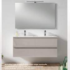 Jolie salle de bain style naturel et hygge aux couleurs blush terracotta avec bois clair et carreaux blanc basque ronde élégante et meuble de salle de bain minimaliste rectangulaire tabouret style pouf en osier serviettes de bain. Meuble De Salle De Bain Modena Ottofond Mobilier Design Design Architecture Maison Interieur De Charme