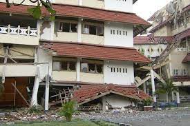 Gempa dahsyat pada 2006 ini meninggalkan kerusakan yang begitu besar, karena memiliki titik pusat di darat, tepatnya di wilayah potrobayan, kalurahan srihardono, kapanewon pundong, kabupaten bantul. 13 Tahun Gempa Yogyakarta Ini Fakta Yang Perlu Diketahui Halaman All Kompas Com