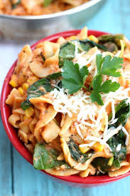 One Skillet Red And White Pasta With Spinach Curly Noodles Tossed With Marinara And Alfredo Sauce Mozzarella Cheese P With Images Pasta Dishes Easy Pasta Recipes Pasta
