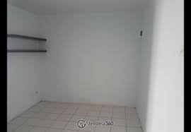 Disewakan apartemen laguna tower c lantai 17 nomor 11, dekat pluit, mega mall, dengan fasilitas kolam renang, fitness center, cafetaria, minimarket indomaret & alfamart, atm bca , fasilitas lengkap, 2 kamar tidur full furnish, 2 ac, 2 tempat tidur, lemari hias, kursi tamu, meja. Sewa Apartemen Laguna Pluit Murah Foto Lengkap