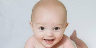 Alcuni neonati nascono totalmente calvi e rimangono . Capelli Dei Neonati Perche Alcuni Li Hanno E Altri No Bimbisaniebelli It