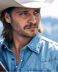 Michele Eldred's Instagram, Twitter & Facebook