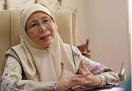 Lahir 3 disember 1952) merupakan ahli politik dan juga bekas timbalan perdana menteri wanita pertama di malaysia dan juga bekas presiden parti keadilan rakyat. Datin Seri Wan Azizah Parti Keadilan Langkawi