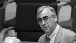 Theodor waigel is a german politician of the christian social union in bavaria. Waigel Theo Politiker Swr1 Rheinland Pfalz Swr De