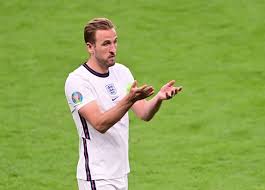 England's harry kane, left, kieran trippier and harry maguire, right, arrive for a training session at st george's park, burton upon. Harry Kane Given Ruthless Player Rating By L Equipe Despite England S Win Vs Czech Republic Aktuelle Boulevard Nachrichten Und Fotogalerien Zu Stars Sternchen