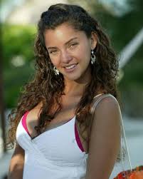 Podrás ver en que series ha participado sara maldonado, información sobre su biografía, enlaces de interés, etc. Sara Maldonado Belleza Morena Celebridades Morenas