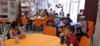 Она такой вдавила след и стольких наземь положила, что двадцать лет и тридцать лет живым не верится, что живы. Updfz7ctrfkntm