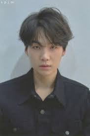 Scan Love Yourself 轉 Tear R Version Unit Suga Bts Photo Bts Btssuga Btsyoongi Suga Yoongi Agustd Kpop Selebritas Selebriti Pas Foto