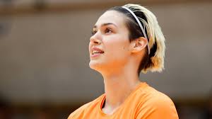 Op zeventienjarige leeftijd koos ze voor een studie communicatiewetenschappen in de verenigde staten, waar ze gelijk een sportbeurs kreeg om mee te doen bij het basketbalteam van de colorado state university. Ek Droom Basketbalsters Voorbij Na Verlies In Oekraine Nos