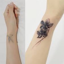 Los tatuajes en el brazo son relativamente fáciles de cubrir con la ropa y otros materiales, pero no uses colores claros ni nada. Muneca Tatuajes Para Tapar Otro En El Brazo De Mujer Novocom Top