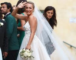 Abbiamo anche un reparto outlet con abiti scontati di collezioni precedenti. Abiti Da Sposa Delle Star Ecco Tutti Quelli Che Ci Hanno Fatto Sognare