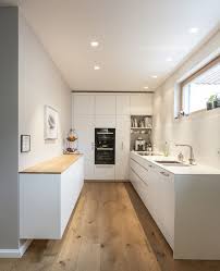 Und zwar helles eichenholz, das unglaublich natürlich und warm wirkt. Gallery Design And Form Weisse Kuche Kuche Kaufen Kuche Holzboden