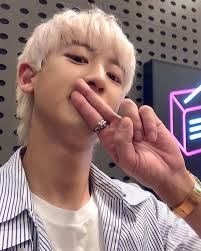 Roger Marin Ordoñez adlı kullanıcının Chanyeol panosundaki Pin