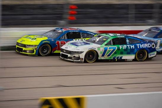Open wheel oval racing photography tips