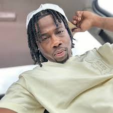 Gunna was just seen rolling through ATL with a literal MAYBACH convoy—17  strong! Fans are calling it the ultimate flex. But here's the tea ☕: this  might actually be the latest visuals