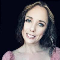 Kari Riggs's Instagram, Twitter & Facebook