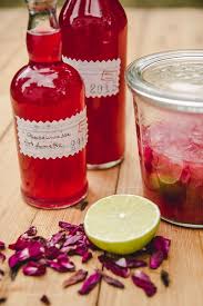 Rezept Rosenblutensirup Rosenblutenwasser Mit Limette Lebensmittel Essen Rosenwasser Sirup
