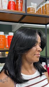 Digam “olá” pro cabelinho mais charmoso da cidade!💇‍♀️ Corte assinado pela  @deborasousacortes.✨ Gostaram do resultado? Me contem nos comentários! 💛  🔸 Débora Cortes