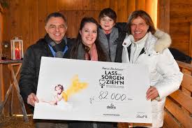 Wiesmadern machen eine bärige tour durch das zillertal. Hansi Hinterseer Unterstutzt Die Schmetterlingskinder Ksc Aktuell