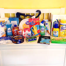 Moving out can be a stressful time both financially and mentally but thinking of first apartment gifts to welcome them into their new home shouldn't be! New Home Apartment Gift Basket Diy Florida Mom