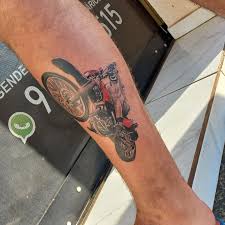 Floresça onde seu coração Desejar criar raízes #tattoo #tattoosombreada  #tattoofeminina