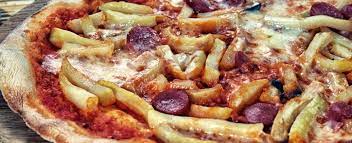 Portate il vostro forno alla temperatura di 300 gradi circa e. Pizza E Peggio All Hawaiana O Con Wurstel E Patatine Agrodolce