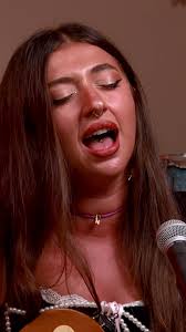 Nini Iris Outfit The Voice