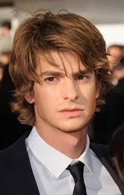 How is it possible that andrew garfield's hair looks perfect whenever he takes off the mask? Andrew Garfield Andrew Garfield Hot British Actors Mens Mid Length Hairstyles