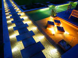 Die led gartenlampen lassen sich mithilfe der beiliegenden erdspieße ganz einfach in. Garten Licht Start