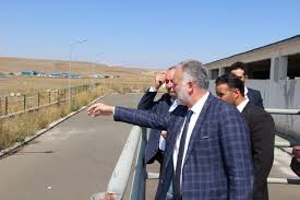 Bilgen gelişmenin ardından twitter'dan eğer kars'a da kayyım atamayı düşünürlerse yıllardır şehri soymalarına göz yumulan isimleri tavsiye ederim mesajını paylaştı. Sakik In Hdp Belediyelerden Cekilsin Onerisi Hdp De Tartisiliyor Independent Turkce