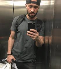 Mihai bendeac este un nonconformist. De Ce Nu Se InsoarÄ Mihai Bendeac Mi Se RidicÄ PÄrul Pe Spate