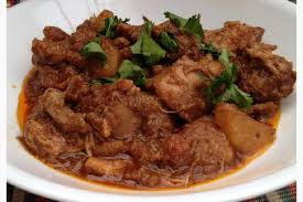 Antara perkara yang dibawa oleh kaum india semasa zaman pra merdeka ialah masakan mereka. Resipi Kari Ayam Chettinad