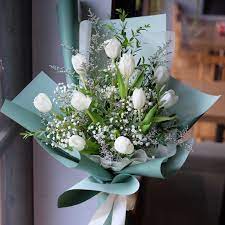 Karangan bunga dapat berbentuk segi empat, bulat atau bahkan bentuk lain yang unik dan rumit. Memilih Karangan Bunga Ucapan Yang Tepat Untuk Acara Spesial Yulika Florist