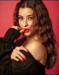 Oh wow ❤️💯😊 Please lovelies choose ur classy and hot favorite actress  🤗🥰 Divya vs Guddan ❤️💯